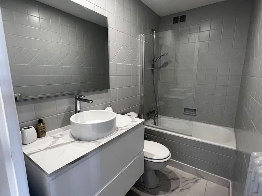 T2 Lumineux Refais A Neuf Avec Parking ! Apartment Лориан Екстериор снимка